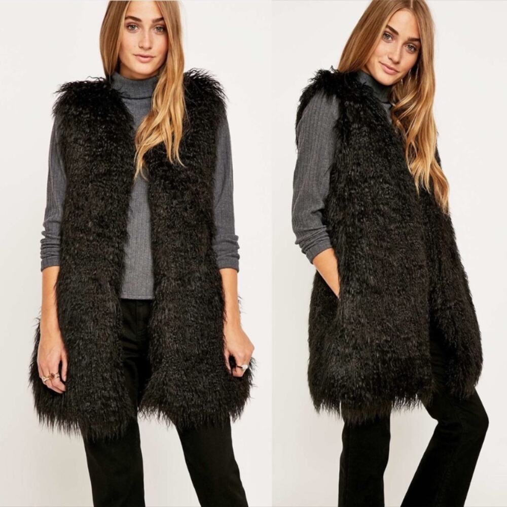 UO Staring At Stars | Shaggy Black Faux Fur Vest